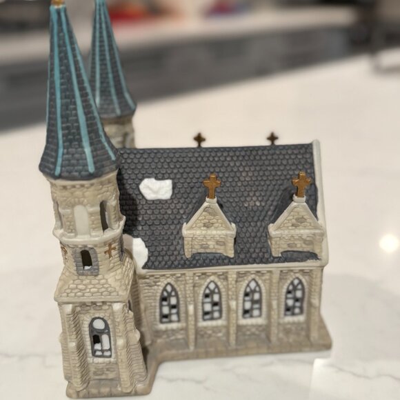 DICKENS KEEPSAKE Two-Steeple Cathedral Village - Picture 3 of 9